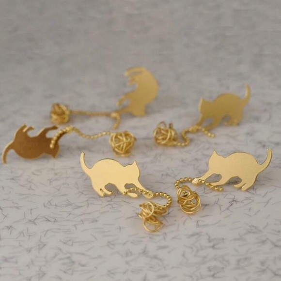 2/$30🌵 Gold Cat Playing w Yarn String Earrings Dangle Kitty Animal Cute Unique - Picture 5 of 10